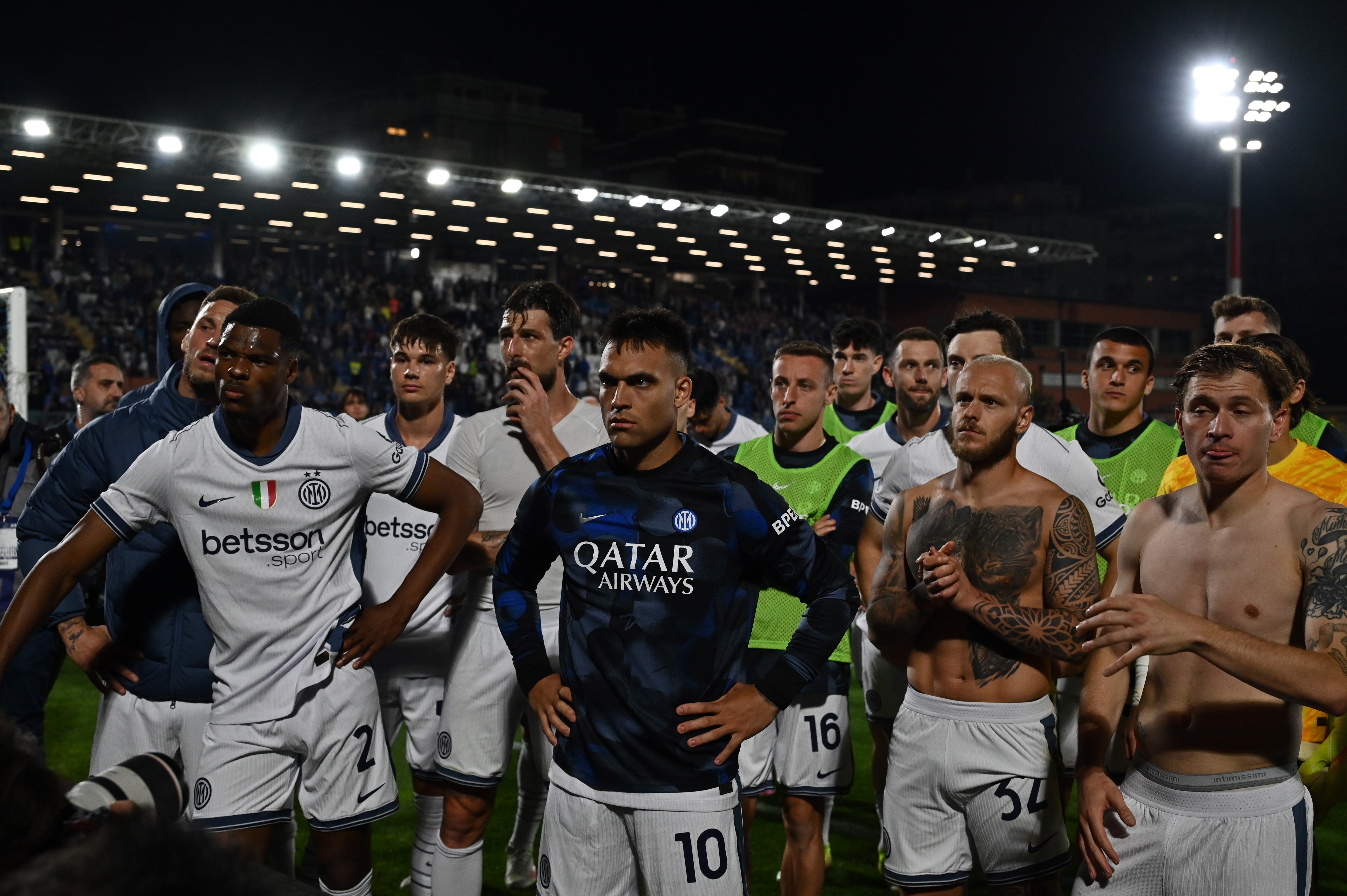 AC米兰连续胜利稳坐榜首,意甲夺冠前景一片光明 AC米兰连续胜利稳坐榜首,意甲夺冠前景一片光明