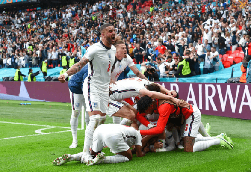 西亚豪强战胜对手，领跑小组