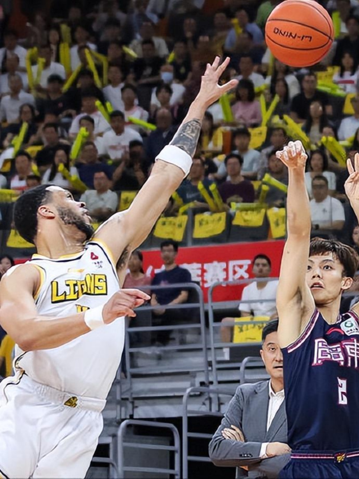 深圳队横扫广东队，周琦关键制胜