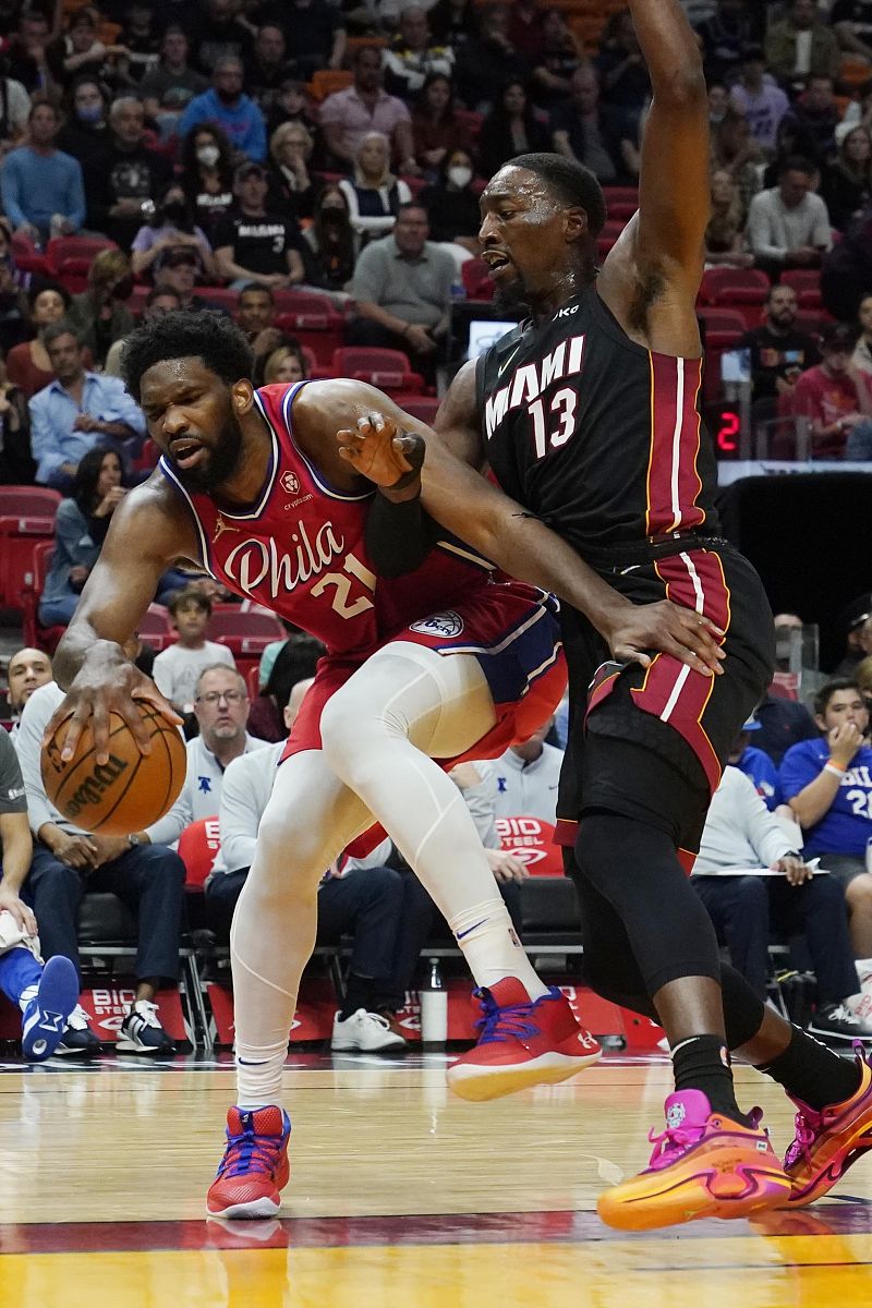 雷速足球直播平台-公牛碾压骑士，恩比德点燃赛场