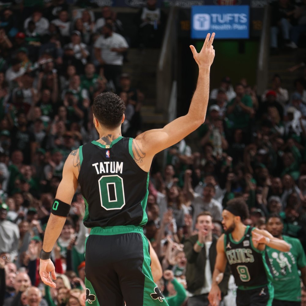 江苏队绝杀北京队,塔图姆统治全场 江苏队绝杀北京队,塔图姆统治全场