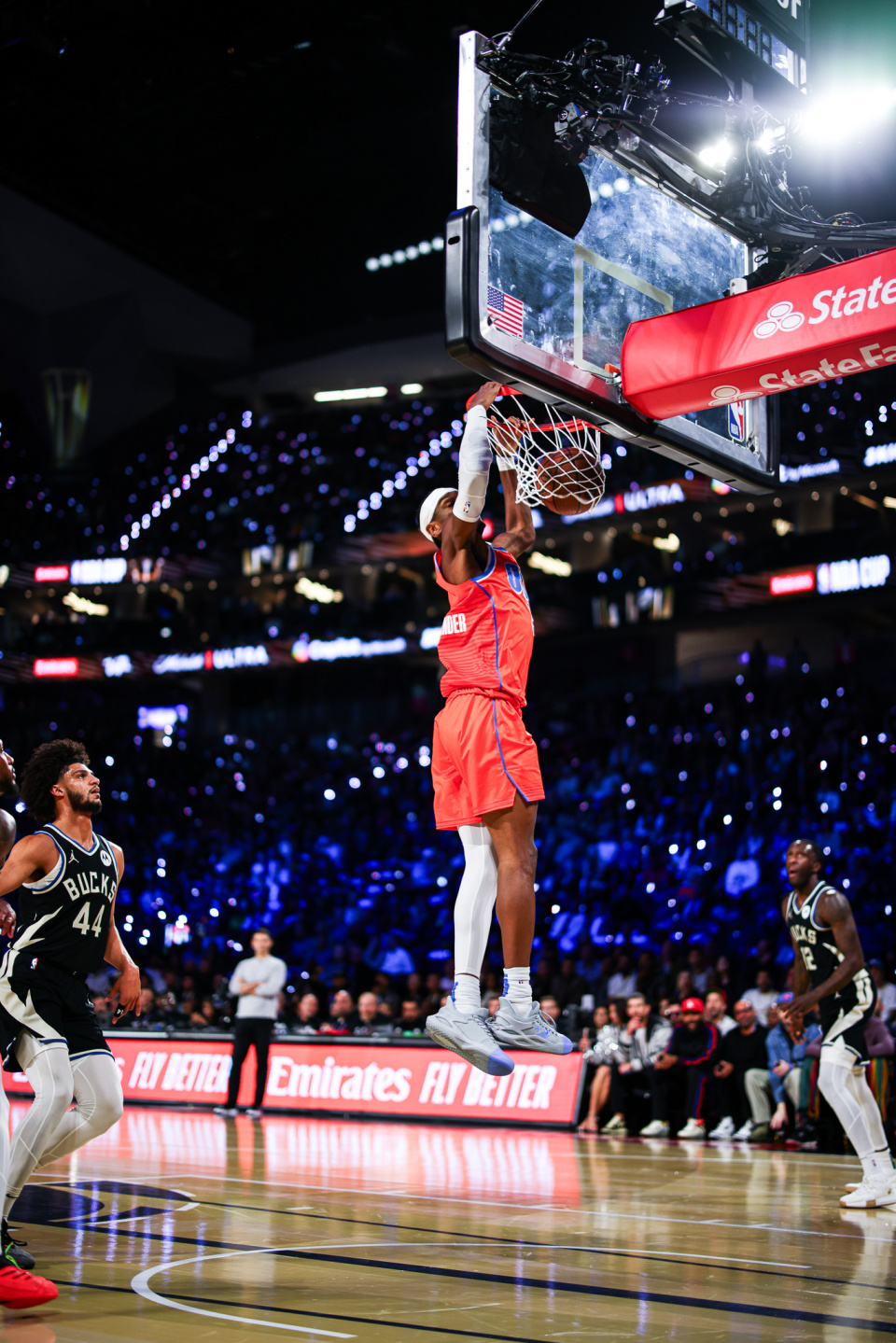 雄鹿逆转青岛队，莫兰特关键制胜