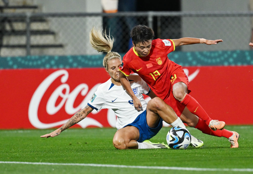 葡萄牙队鏖战英格兰队,马龙关键制胜 葡萄牙队鏖战英格兰队,马龙关键制胜