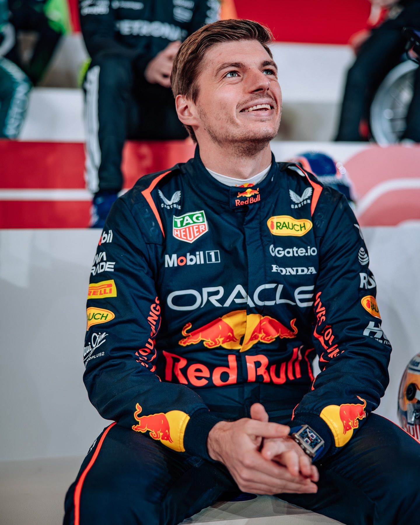 雷诺车队力克梅赛德斯，汉密尔顿带队取胜