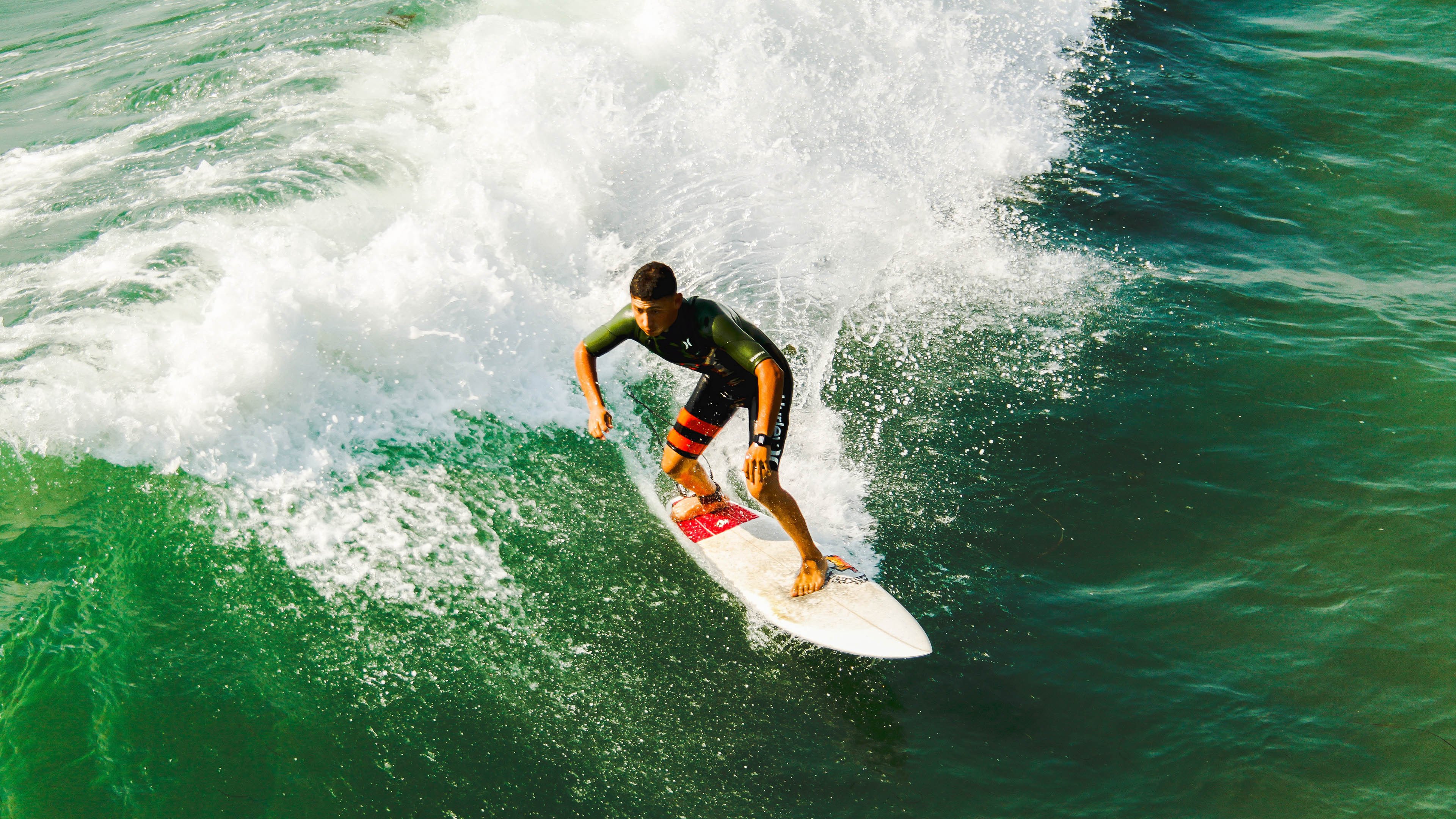 雷速体育入口-极速与地缘，当F1街道赛的引擎轰鸣遇上全球棋盘上的暗涌